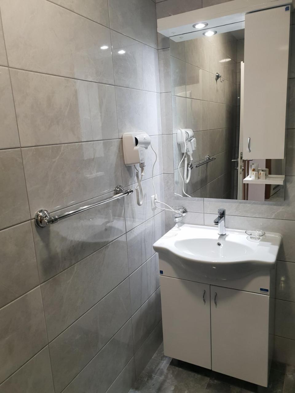 Atva Residence Hotel Dolni Dobrenoec Zewnętrze zdjęcie